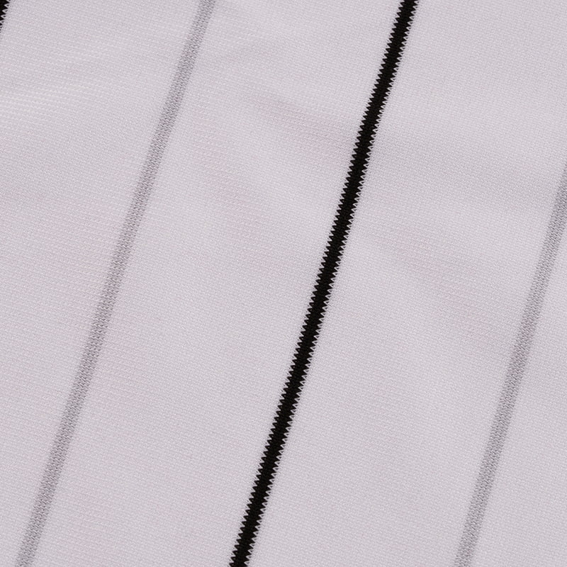 Lichtgrijs gestreepte kettinggebreide stof